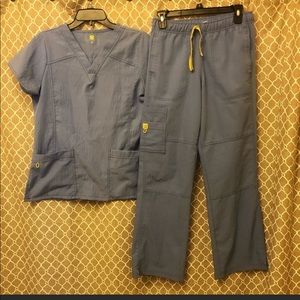 Wonder Wink Small Scrubs